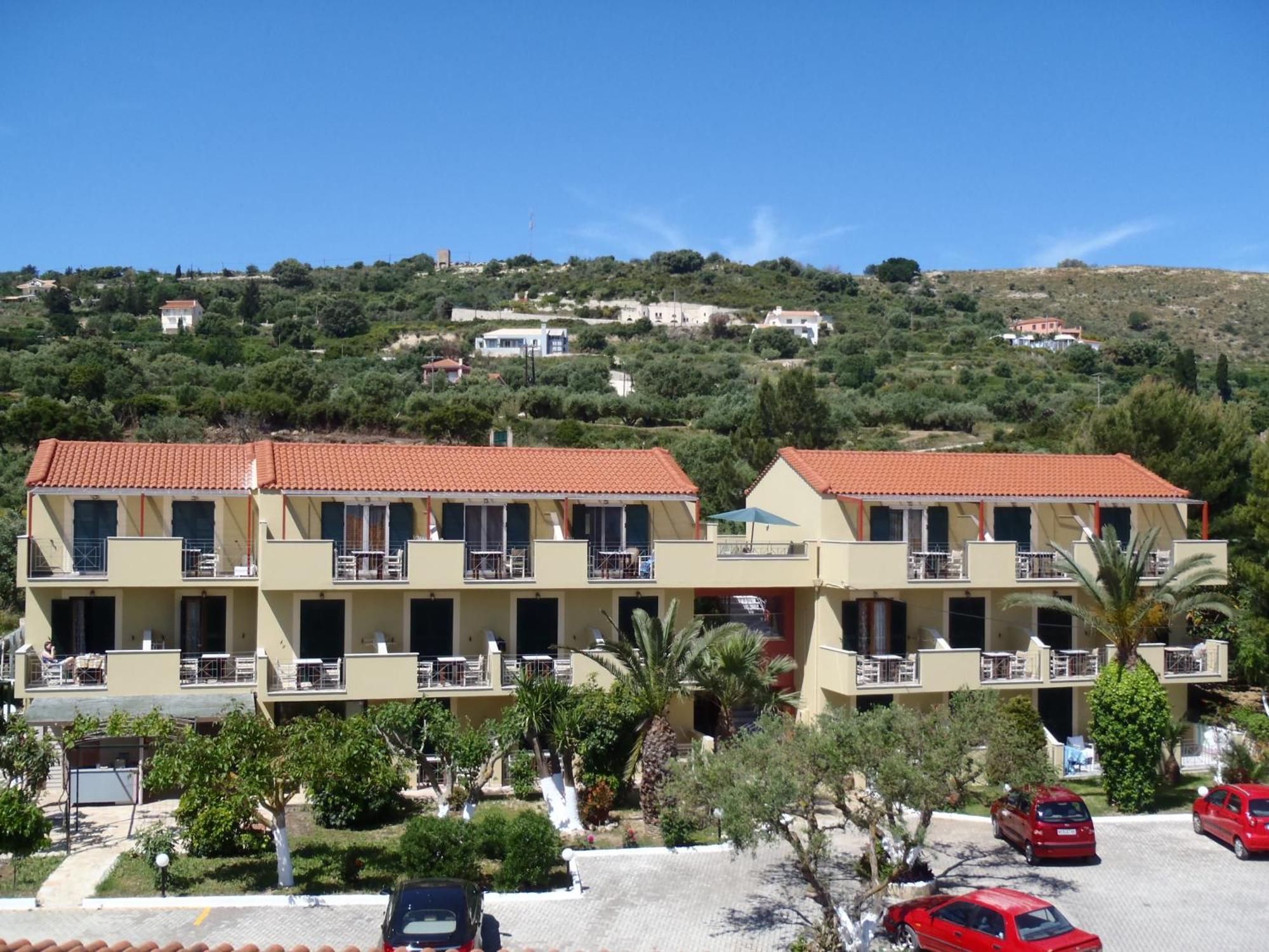 Apolafsi Aparthotel Lixouri Exterior photo